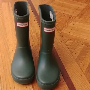 Kids Hunter boots matt green color